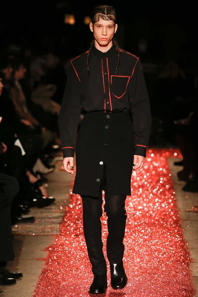 Look 22